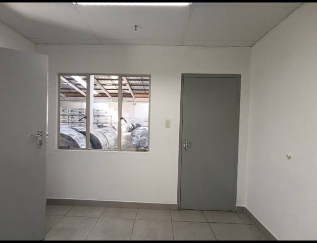 1,639M² WAREHOUSE TO LET IN NEW GERMANY